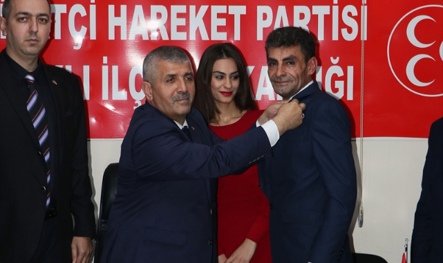 Gelecek Partisi'nden istifa eden 8 kişi MHP'ye katıldı