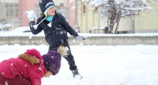 Konya'da kar nedeniyle yüz yüze eğitime 1 gün ara verildi