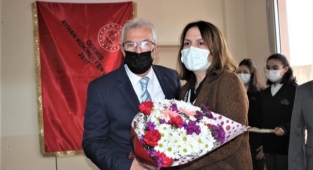 Öldürülen Müdür İçin Anma Töreni