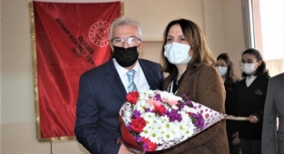 Öldürülen Müdür İçin Anma Töreni