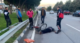 Otomobilin çarptığı bisikletli yaşam mücadelesini kaybetti