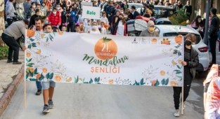 Seferihisar Belediyesi 21. Mandalina Şenliği’nde binleri ağırladı.