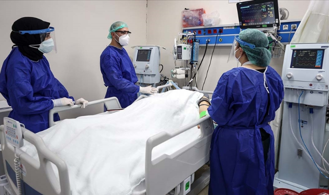 Türkiye'de 16 bin 910 kişinin Kovid-19 testi pozitif çıktı