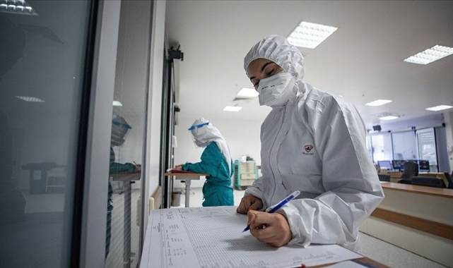 Türkiye'de 20 bin 374 kişinin Kovid-19 testi pozitif çıktı