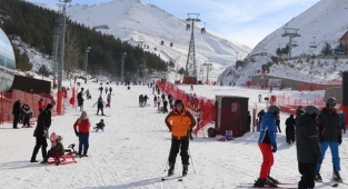 Yerli ve Yabancı Turistler Palandöken'e akın etti