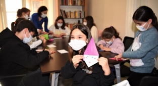 Yılbaşı süsleri Bornovalı miniklerden