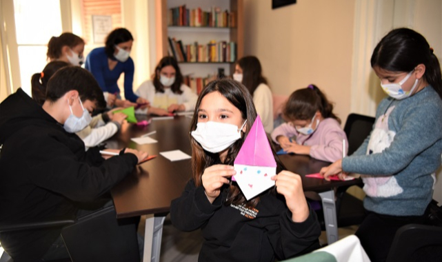 Yılbaşı süsleri Bornovalı miniklerden