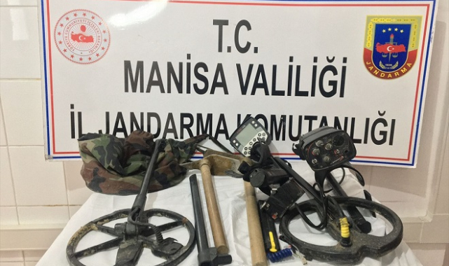 Arazide dedektörle arama yapan kişi yakalandı
