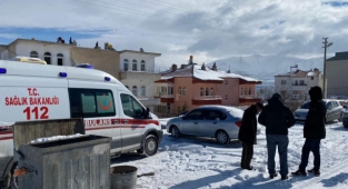 Balkondan giren komşuları acı manzarayla karşılaştı