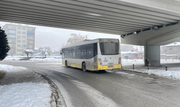 Belediye otobüsüyle hastaneye yetiştirilmeye çalışılan kişi öldü