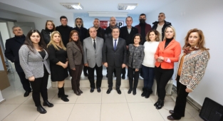 CHP Konak’ın yeni evine İlk ziyaret Batur’dan