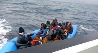 İzmir açıklarında 38 düzensiz göçmen kurtarıldı