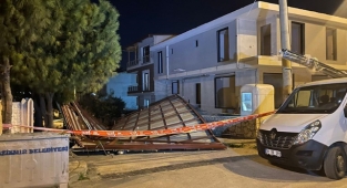 İzmir'de Fırtına Koptu