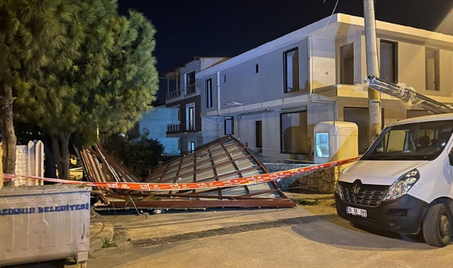 İzmir'de Fırtına Koptu