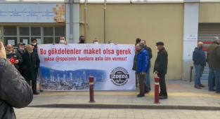 İzmirli depremzedeler TMMOB'yi protesto etti