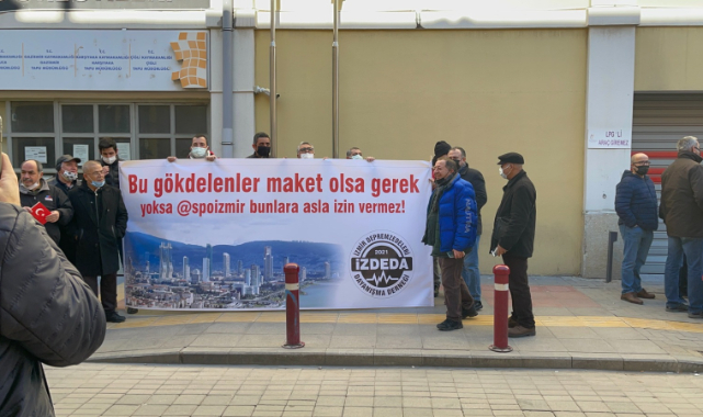 İzmirli depremzedeler TMMOB&#039;yi protesto etti