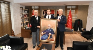 Karabağlar'dan CHP İzmir İl Başkanlığı'na 'hayırlı olsun' ziyareti