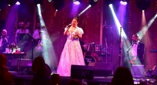 Safiye Soyman ile Faik İzmirlileri  Coşturdu