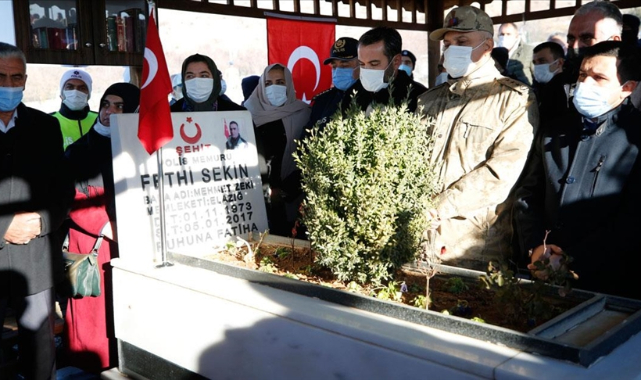 Şehit polis Fethi Sekin Elazığ'da kabri başında anıldı