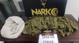 1 kilo 658 gram esrar ele geçirildi