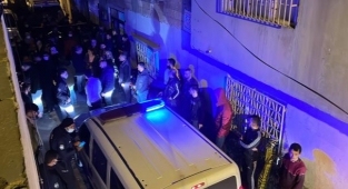 3 kişi karbonmonoksitten zehirlendi