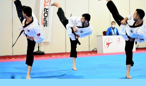 Bayraklı Belediyesi, tekvandoda başarıya doymuyor