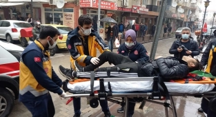 Bıçakla yaralanan 2 genç hastaneye kaldırıldı