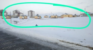 Bir tarafta inanılmaz bir yoksulluk, açlık, yoksunluk; bir tarafta kayak tesisi!
