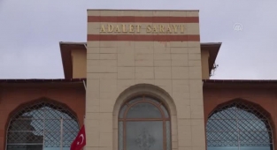 Evinde bıçaklı saldırıya uğrayan kadın hayatını kaybetti