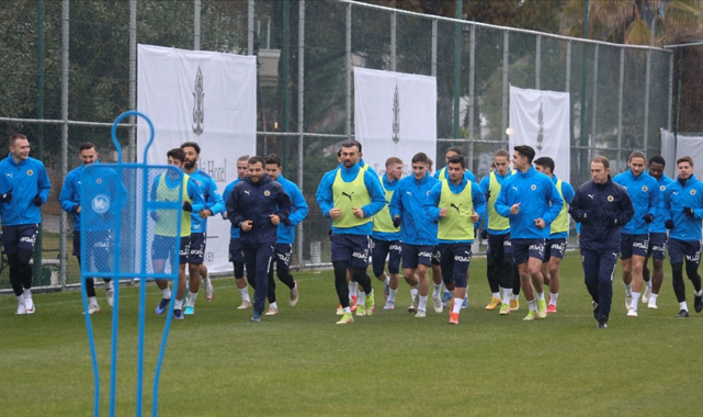 Fenerbahçe, UEFA Avrupa Konferans Ligi&#039;nde Slavia Prag&#039;ı konuk edecek