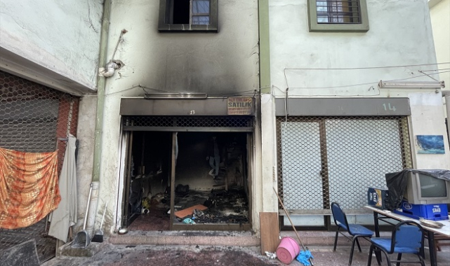 İzmir'de iş hanında çıkan yangında bir kişi öldü