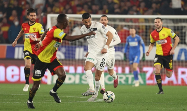 İzmir derbisinde gülen Altay oldu