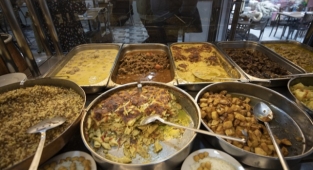 Kemeraltı Çarşısı sokak lezzetleriyle turistik cazibe merkezi oldu