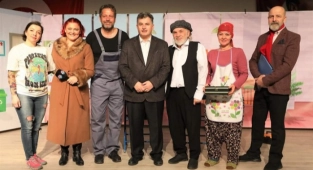 Kınık Belediyesinden Halka Ücretsiz Tiyatro Oyunu