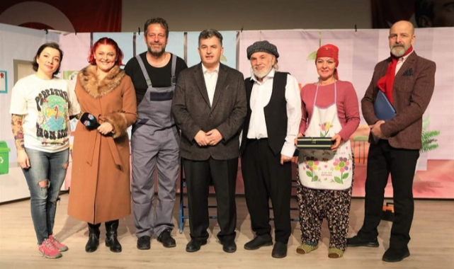 Kınık Belediyesinden Halka Ücretsiz Tiyatro Oyunu
