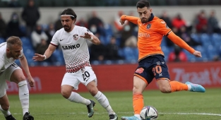 Medipol Başakşehir yeni transferlerinin golleriyle kazandı