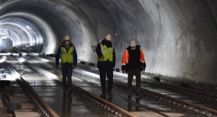Narlıdere Metrosu'nun ray döşeme işlemleri hızla devam ediyor