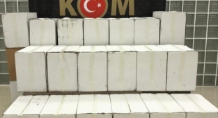 Otomobilde 230 bin makaron ele geçirildi