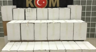 Otomobilde 230 bin makaron ele geçirildi