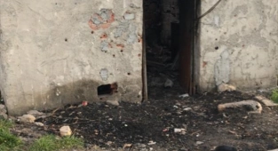 Yangın çıktığı belirlenen barakada bir kişi ölü bulundu