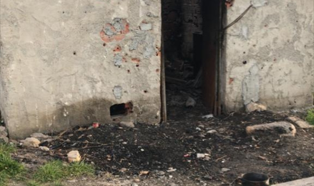 Yangın çıktığı belirlenen barakada bir kişi ölü bulundu