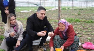 Başkan Kayalar’dan Ekmeğini Topraktan Çıkartan Kadınlara Ziyaret