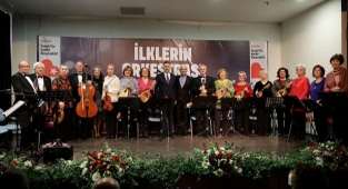 Bayraklı’nın ‘Mandolin Orkestrası’ büyüledi