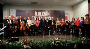 Bayraklı’nın ‘Mandolin Orkestrası’ büyüledi