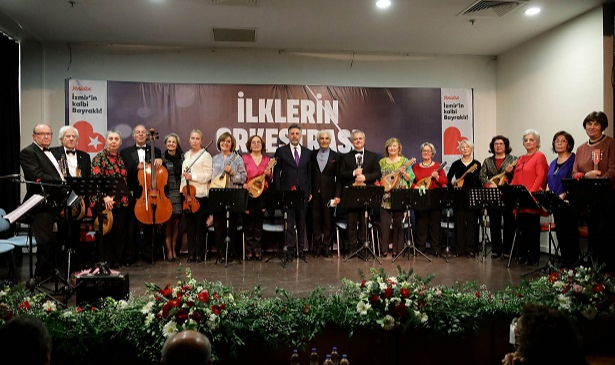 Bayraklı’nın ‘Mandolin Orkestrası’ büyüledi