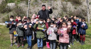 Bucalı minikler Başkan Kılıç ile fidan dikti