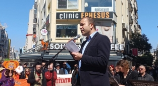 İzmir'de Dünya Tiyatro Günü coşkuyla kutlandı