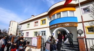 İzmir’in en büyük anaokulu eğitime başladı!
