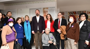 İzmir’in İlk “Kadın Belediyesi” Çiğli’de Açıldı