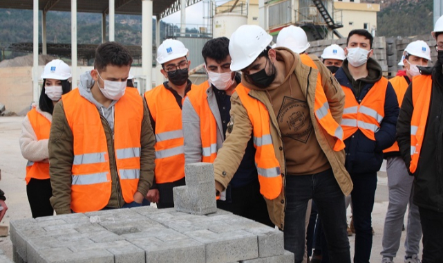 Karşıyaka Belediyesi geleceğin inşaat mühendislerini ağırladı